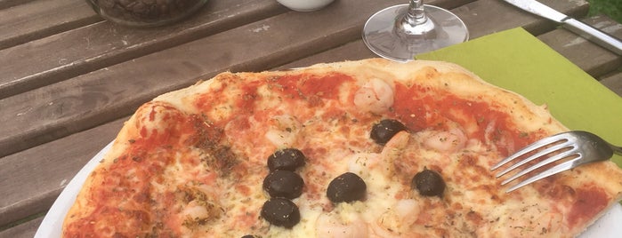 Pizzeria Cinzano is one of Posti che sono piaciuti a Micha.