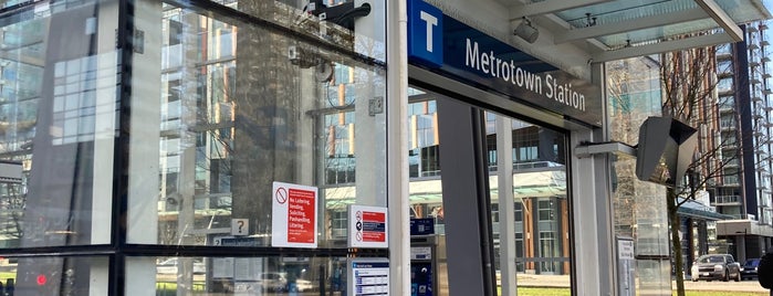 Metrotown SkyTrain Station is one of Homeless Bill'in Kaydettiği Mekanlar.
