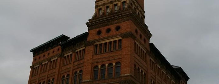 Old City Hall is one of Lugares favoritos de Ally.