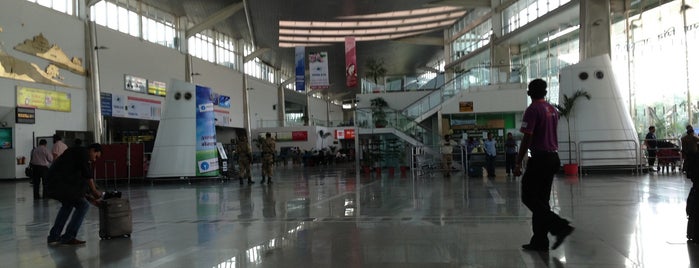 Chaudhary Charan Singh International Airport (LKO) is one of Tempat yang Disukai Ashish.