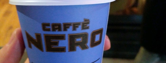 Caffè Nero is one of Locais curtidos por Mike.