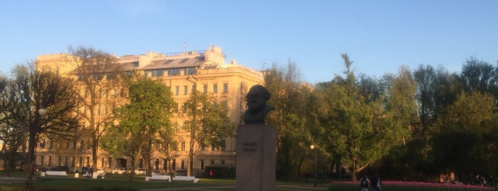 Бюст Карла Маркса is one of СПб.
