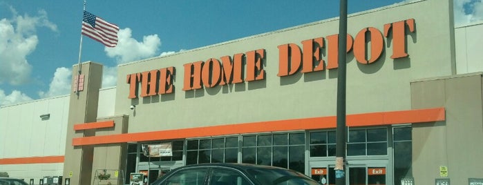 The Home Depot is one of สถานที่ที่ Michael ถูกใจ.
