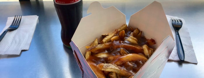 Smoke's Poutinerie is one of Lugares favoritos de Andrew.