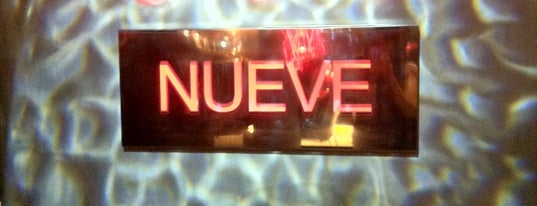 Nueve is one of สถานที่ที่ Charlie ถูกใจ.