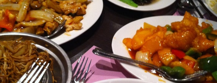 China Town Chinese Restaurant & Dim Sum is one of Tempat yang Disukai Stephanie.