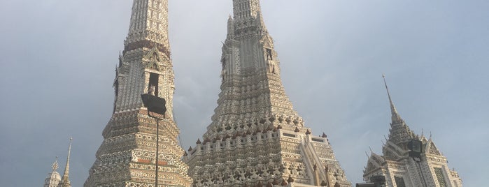 Wat Arun Rajwararam is one of Lieux qui ont plu à CJ.