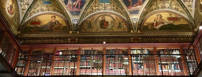 The Morgan Library & Museum is one of Lieux qui ont plu à CJ.
