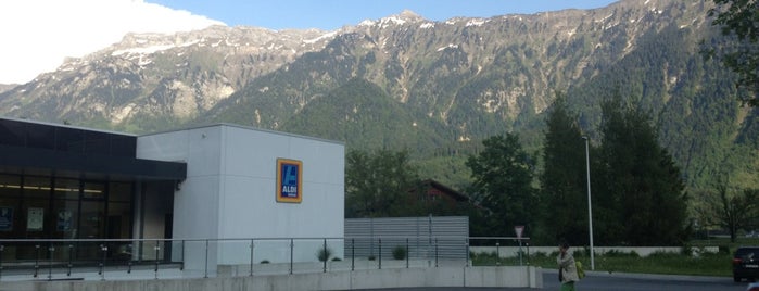 ALDI Suisse is one of สถานที่ที่ Angel ถูกใจ.