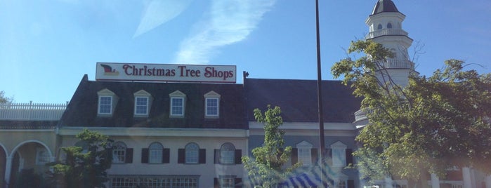 Christmas Tree Shops is one of Lugares favoritos de Tricia.