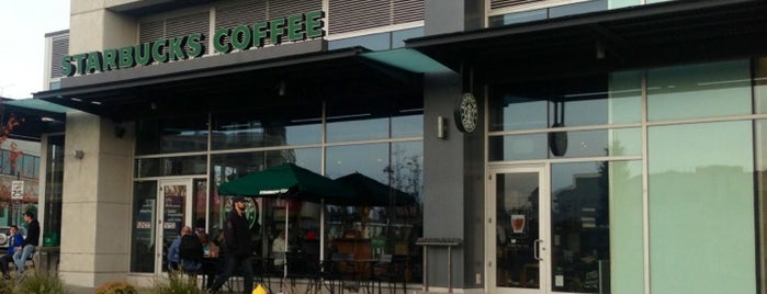 Starbucks is one of Lugares favoritos de Sara.