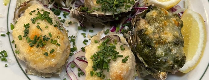 EaT: An Oyster Bar is one of Oregon.