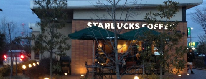 Starbucks is one of สถานที่ที่ Minami ถูกใจ.