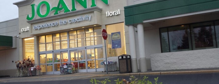 JOANN Fabrics and Crafts is one of Lieux qui ont plu à Gayla.