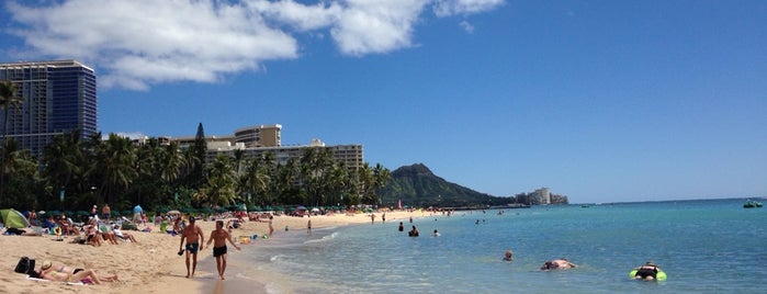 ワイキキビーチ is one of Hawai'i Essentials.