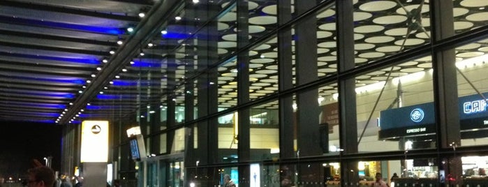 Terminal 4 is one of Gianluigi'nin Beğendiği Mekanlar.