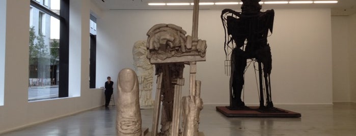 Hauser & Wirth is one of Locais salvos de Christopher.