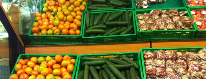 Mercadona is one of สถานที่ที่ Andrei ถูกใจ.