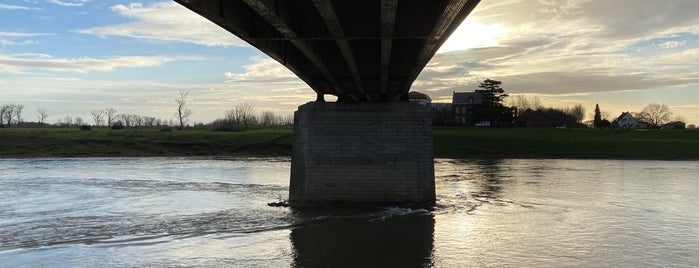 Pater Sangersbrug is one of สถานที่ที่ Ton ถูกใจ.