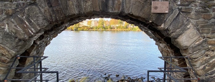 Waterpoortje is one of City Guide Maastricht.