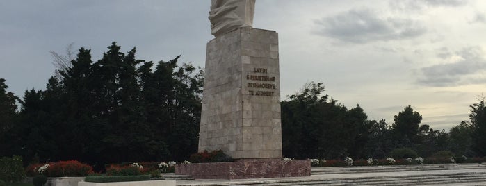 Cementerio nacional de los Mártires de Albania is one of Tirana.