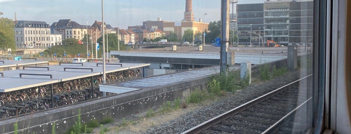 Spoor 1 is one of train stations.