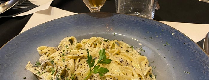 La Gondola is one of To Eat (Italian).