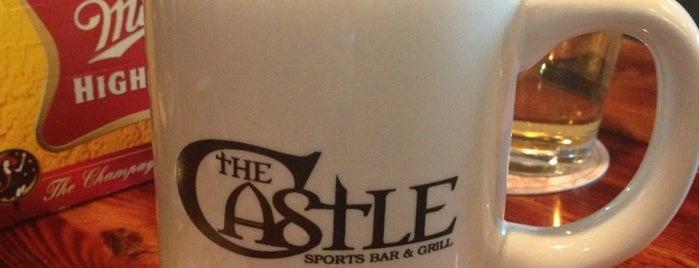 The Castle Bar And Grill is one of Posti salvati di Linda.