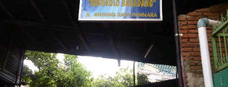 Warung SONTI (Songkolo Timbang) Antang is one of tempat makan favorit.