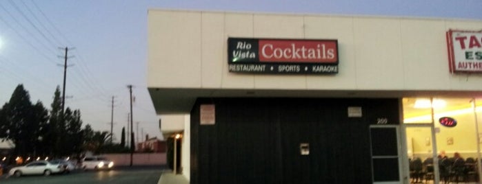 Rio Vista Lounge is one of Lugares favoritos de Joey.