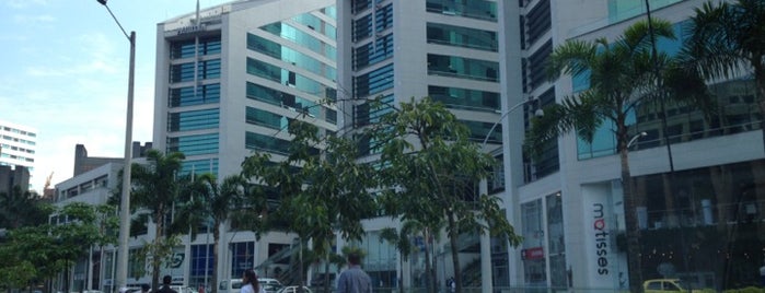 San Fernando Plaza is one of สถานที่ที่ Cristina ถูกใจ.