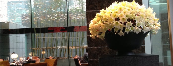 Four Seasons Hotel Pudong, Shanghai is one of Shanghai's best places = Peter's Fav's.