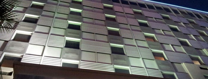 Luxe City Center Hotel is one of สถานที่ที่ Alfredo ถูกใจ.