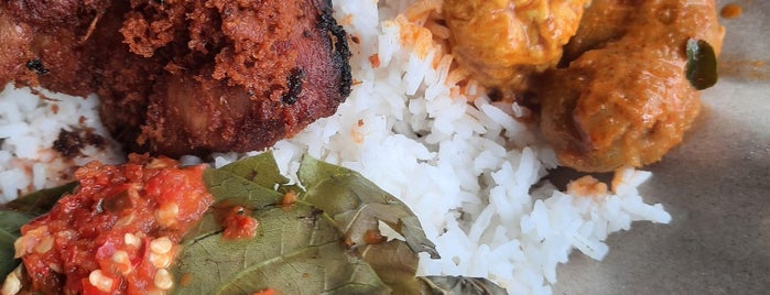 Restoran Gulai Panas Mak Tok is one of Makan Makan Malaysia.