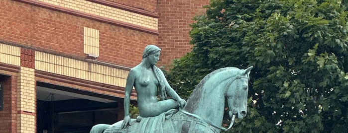 Lady Godiva Statue is one of Birmingham todo.