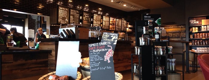 Starbucks is one of Chelseaさんのお気に入りスポット.
