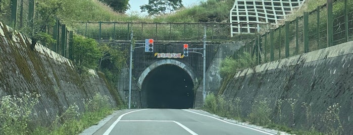 和田峠トンネル is one of 日本の一般酷道!! (>o<).