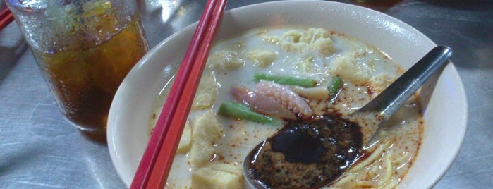 Dhoby Ghaut Cafe (洗布橋飲食中心) is one of Food + Drinks Critics' [Malaysia].