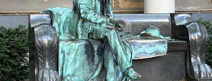Gróf Károlyi Sándor szobor is one of Maďarsko.