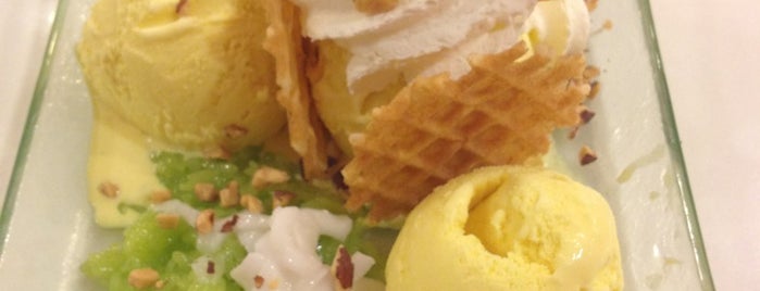 Swensen's is one of attaphon’s Liked Places.