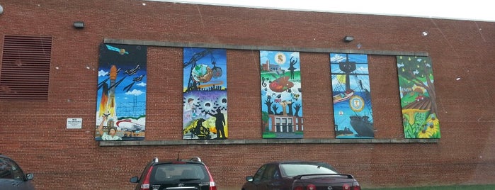 Chesapeake Arts Center is one of Locais curtidos por Lori.