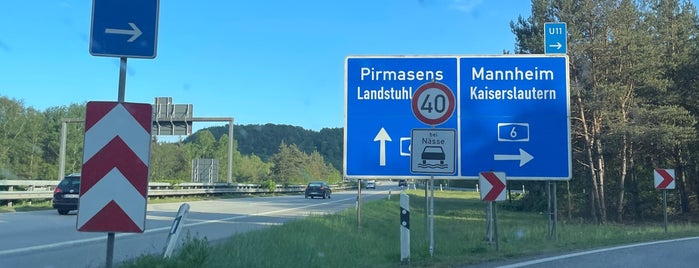 Kreuz Landstuhl-West (12) (10) is one of Autobahnkreuze in Deutschland.