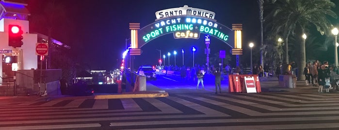 Wyndham Santa Monica at the Pier is one of Lugares favoritos de Andrew.