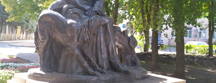 Памятник Ивану Бунину is one of VRN.