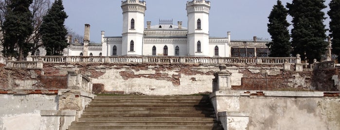 Шарівський палац is one of Куда пойти.