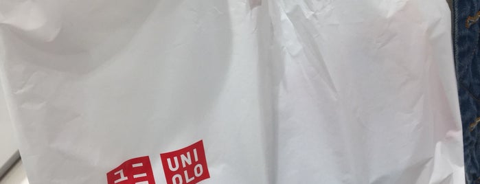 UNIQLO is one of ショッピング.