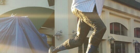Billy Williams Statue by Lou Cella is one of Things to do in Chicago.