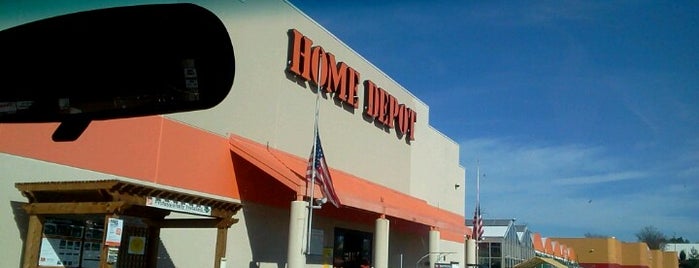 The Home Depot is one of Locais curtidos por JR.