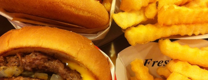 Crycheese Burger is one of 음식 (서울).