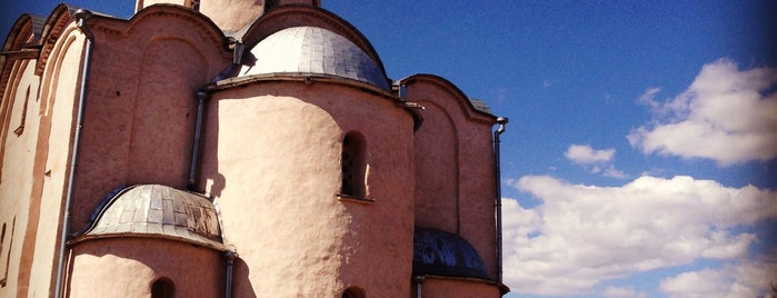 Церковь Спаса на Нередице is one of Best in Novgorod.